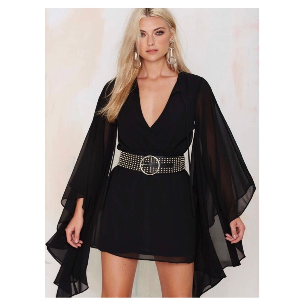 🔴 CLEARANCE 🔴 BLACK NASTY GAL BELL SLEEVE DRESS